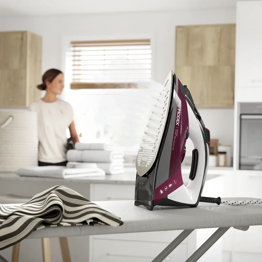 مكواة بخار بقاعدة سيراميك بقوة 2200 واط - GC9280 — 2