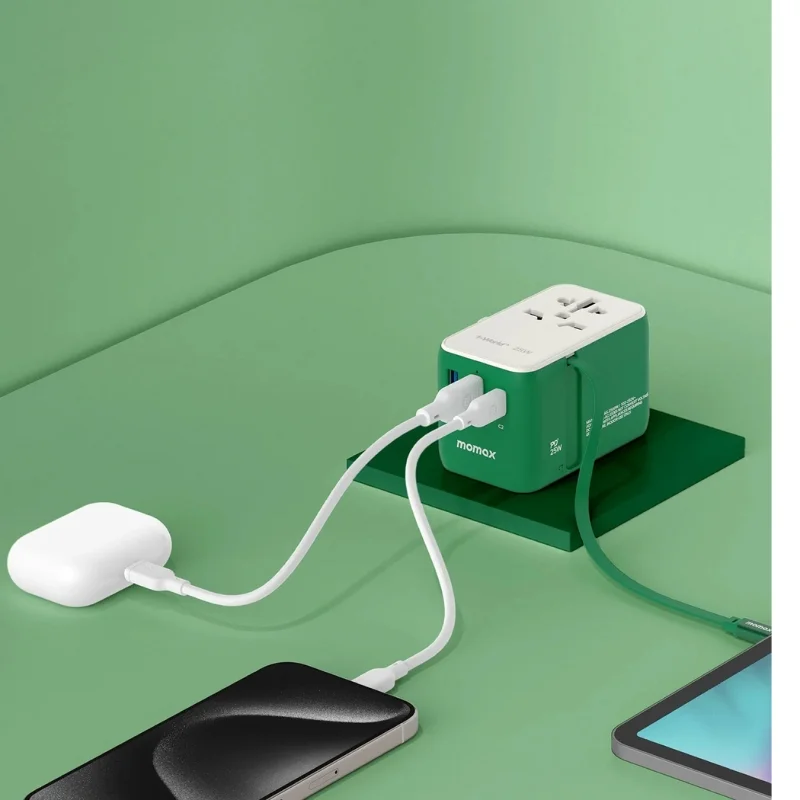 شاحن Momax World+ 25W مع 3 منافذ وكابل USB-C مدمج + محول سفر - 3606