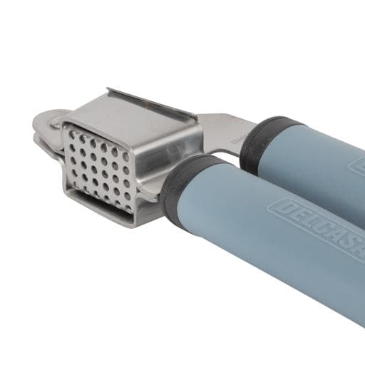 عصارة ثوم من الفولاذ المقاوم للصدأ بمقبض بلاستيكي مريح من DELCASA، فضي وأزرق DC3350 — 5