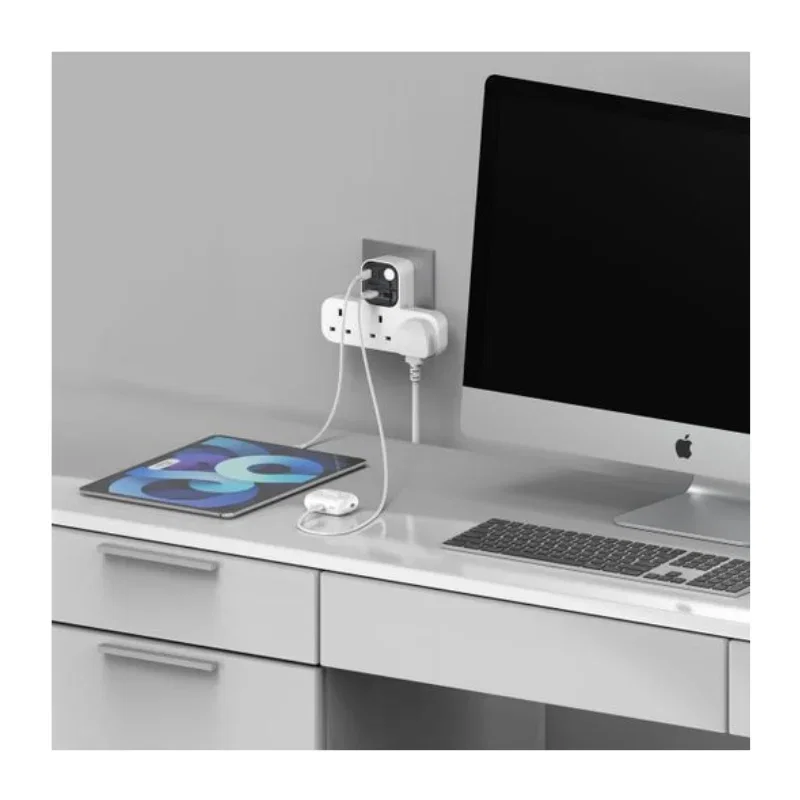 مومكس شاحن متعدد الاستخدامات T مع 3 منافذ كهرباء ومنفذين USB - 3490 — 3