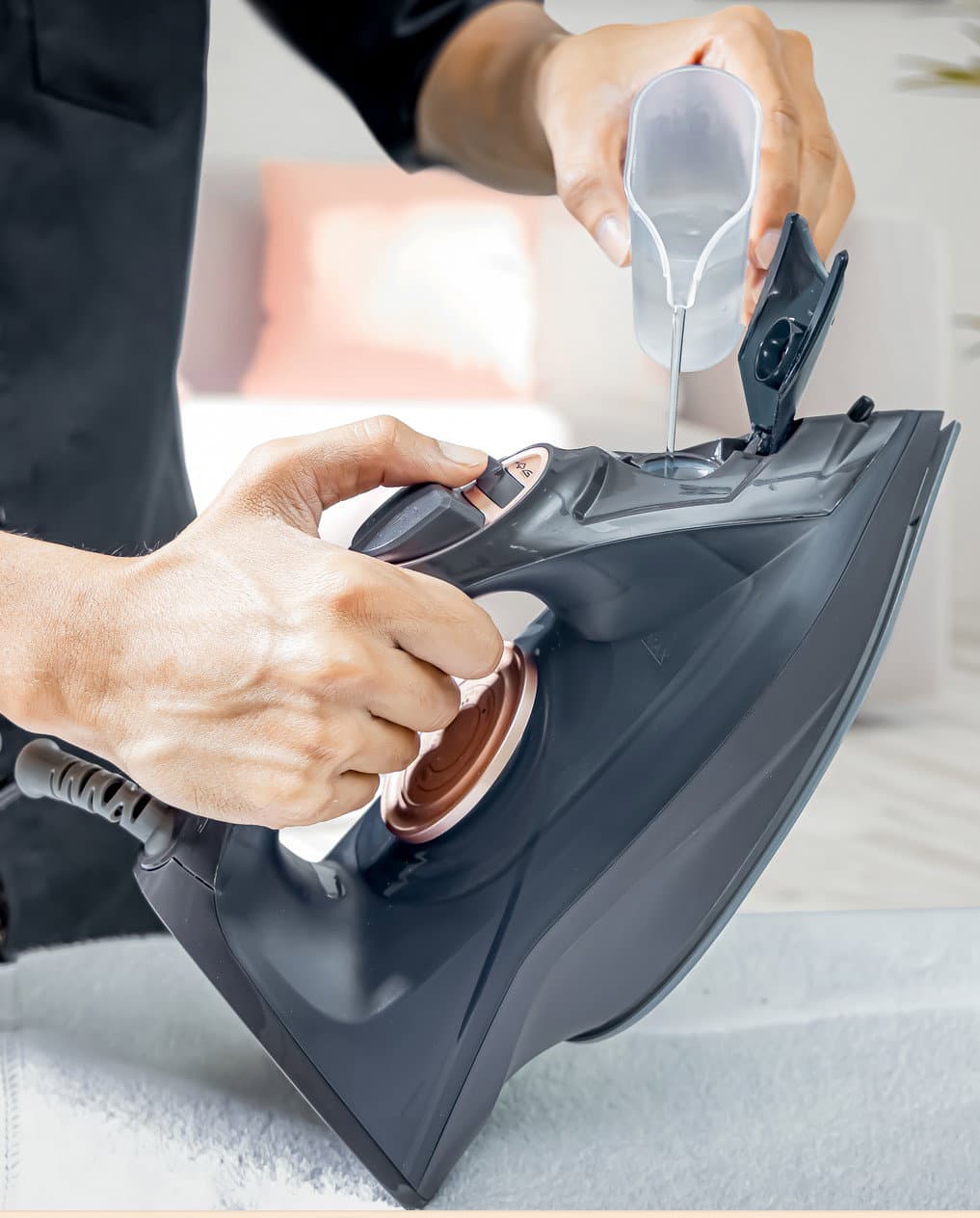 مكواة بخار متعددة الوظائف مع تحكم بدرجة الحرارة ولوحة سيراميك من GEEPAS GSI7703 — 20