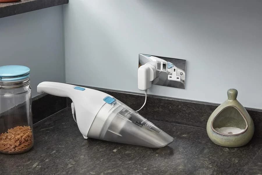 مكنسة كهربائية محمولة بلاك+ديكر NVC115JL-B5 خفيفة الوزن وعملية — 2