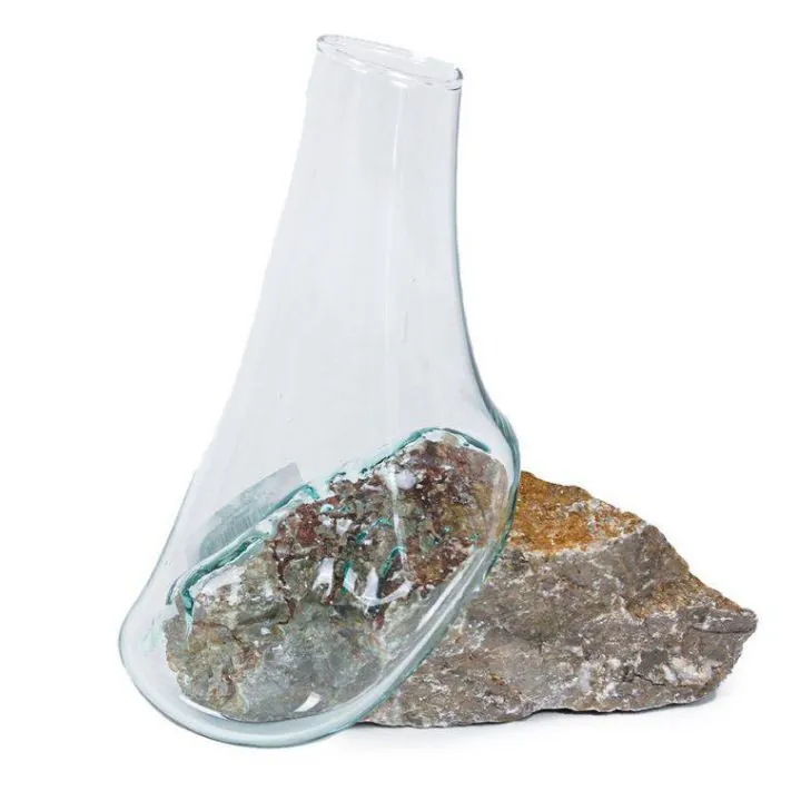 مزهرية زجاجية مع قاعدة حجر طبيعي Glass Vase with Natural Stone Base