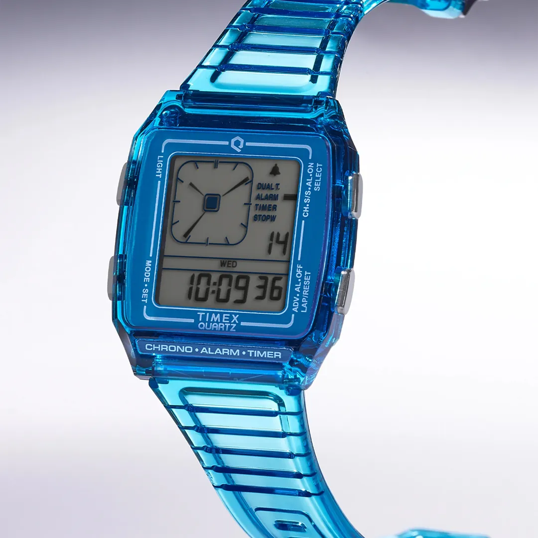 ساعة تايمكس Q Timex LCA رقمية بحزام راتنج شفاف أزرق 35 ملم - TW2W45100