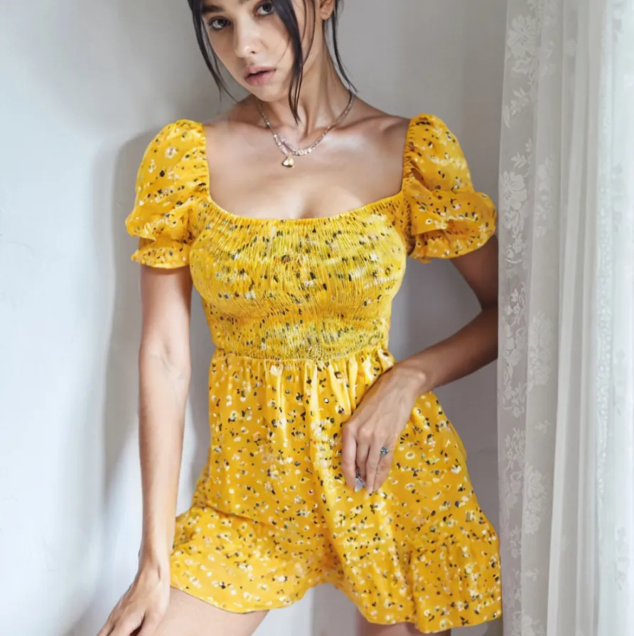 فستان قصير صيفي نسائي أصفر مزهر بأكمام منفوشة – Free Size Women’s Yellow Floral Short Dress With Puff Sleeves – Free Size — 3