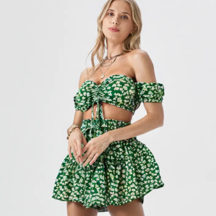طقم صيفي نسائي بكتف مكشوف وتنورة قصيرة مزهرة Women’s Summer Floral Off-Shoulder Set (Crop Top & Skirt) — 3