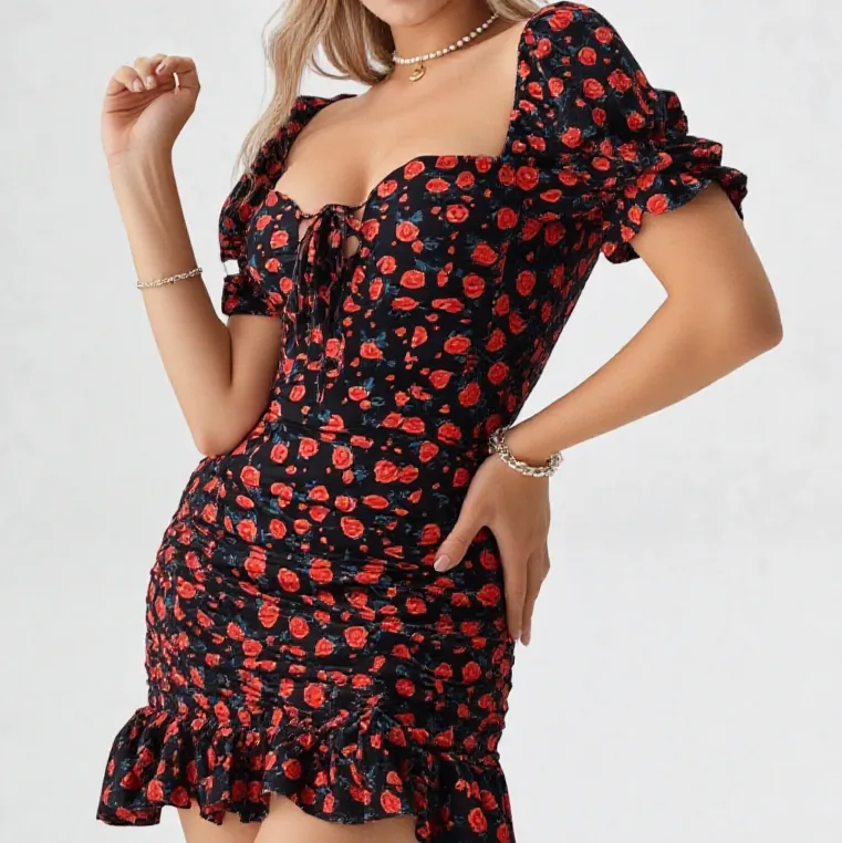 فستان قصير نسائي أسود مزهر بالورود الحمراء Women’s Black Mini Dress with Red Floral Print – Code 092 — 3