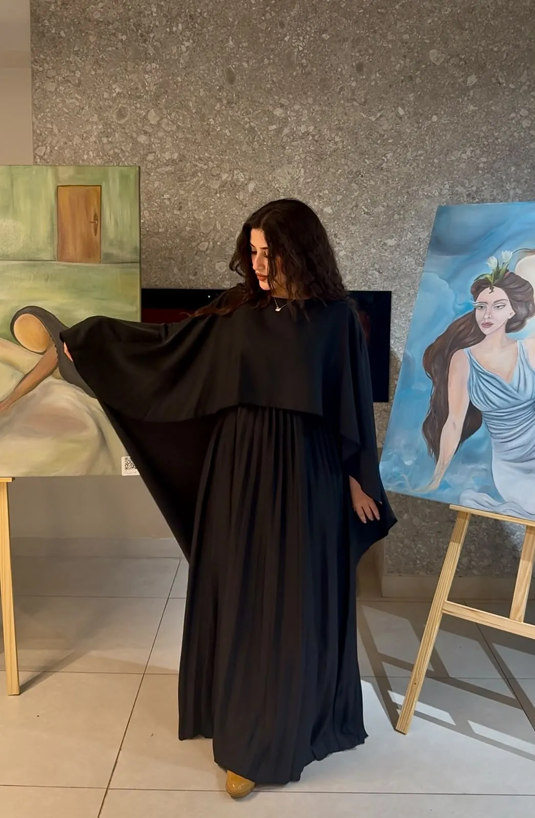 فستان وعباية نسائية فخمة