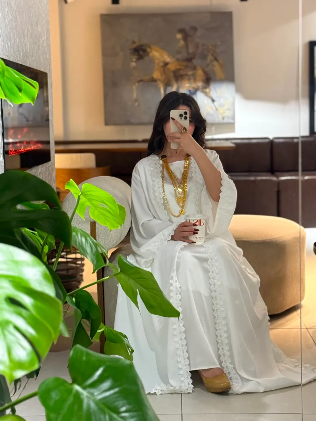 عباية نسائية خليجية بيضاء مع فستان داخلي — 5