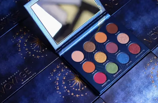 باليت ظلال عيون فوياج VOYAGE The Galaxy Eyeshadow Palette — 5