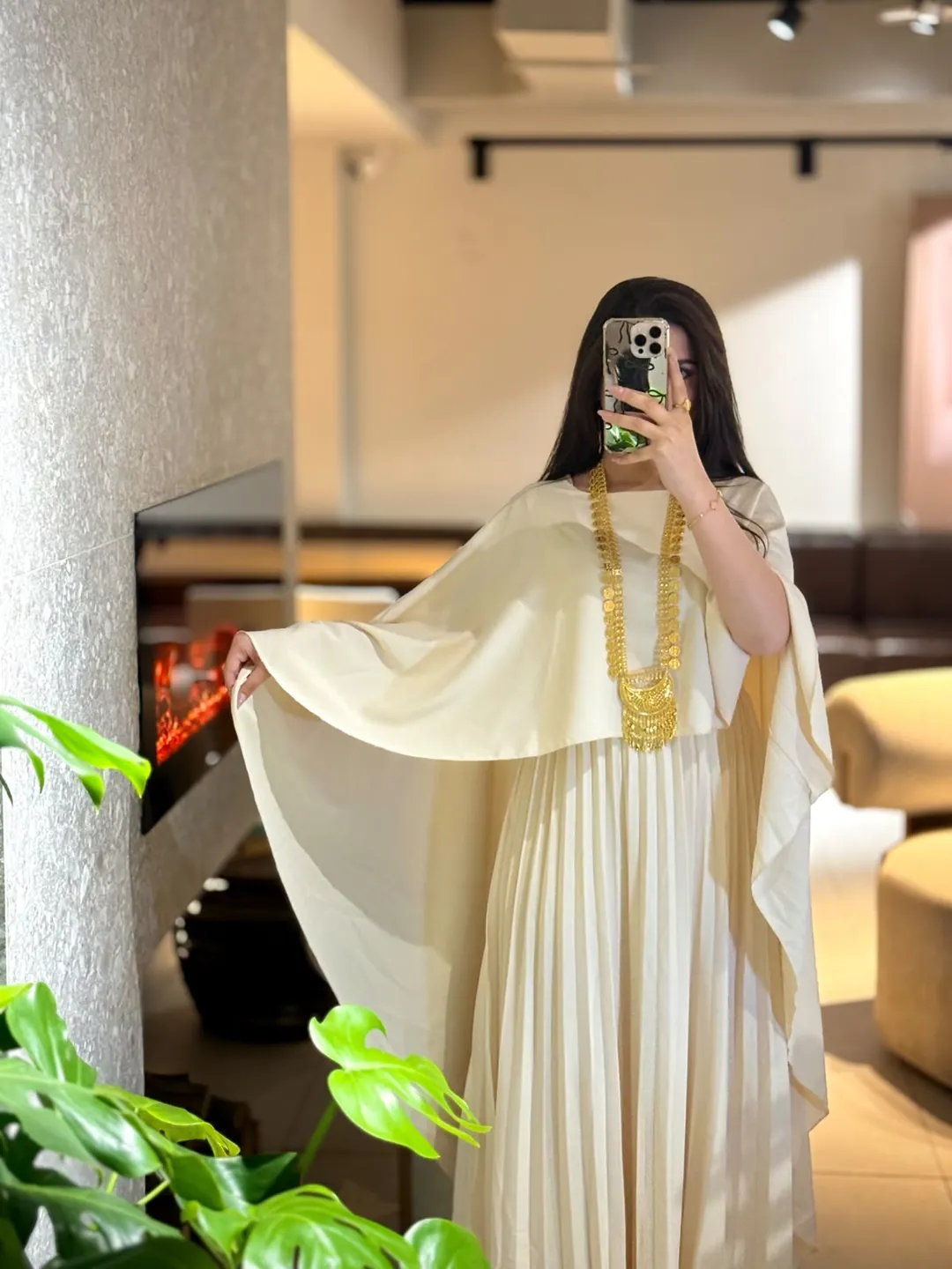 فستان وعباية نسائية فخمة — 2