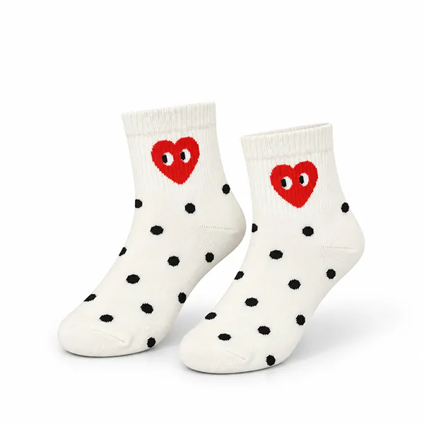 جوارب القلب المنقطة